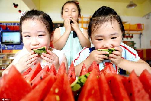 在线吃瓜表演,揭秘在线吃瓜表演的火爆魅力